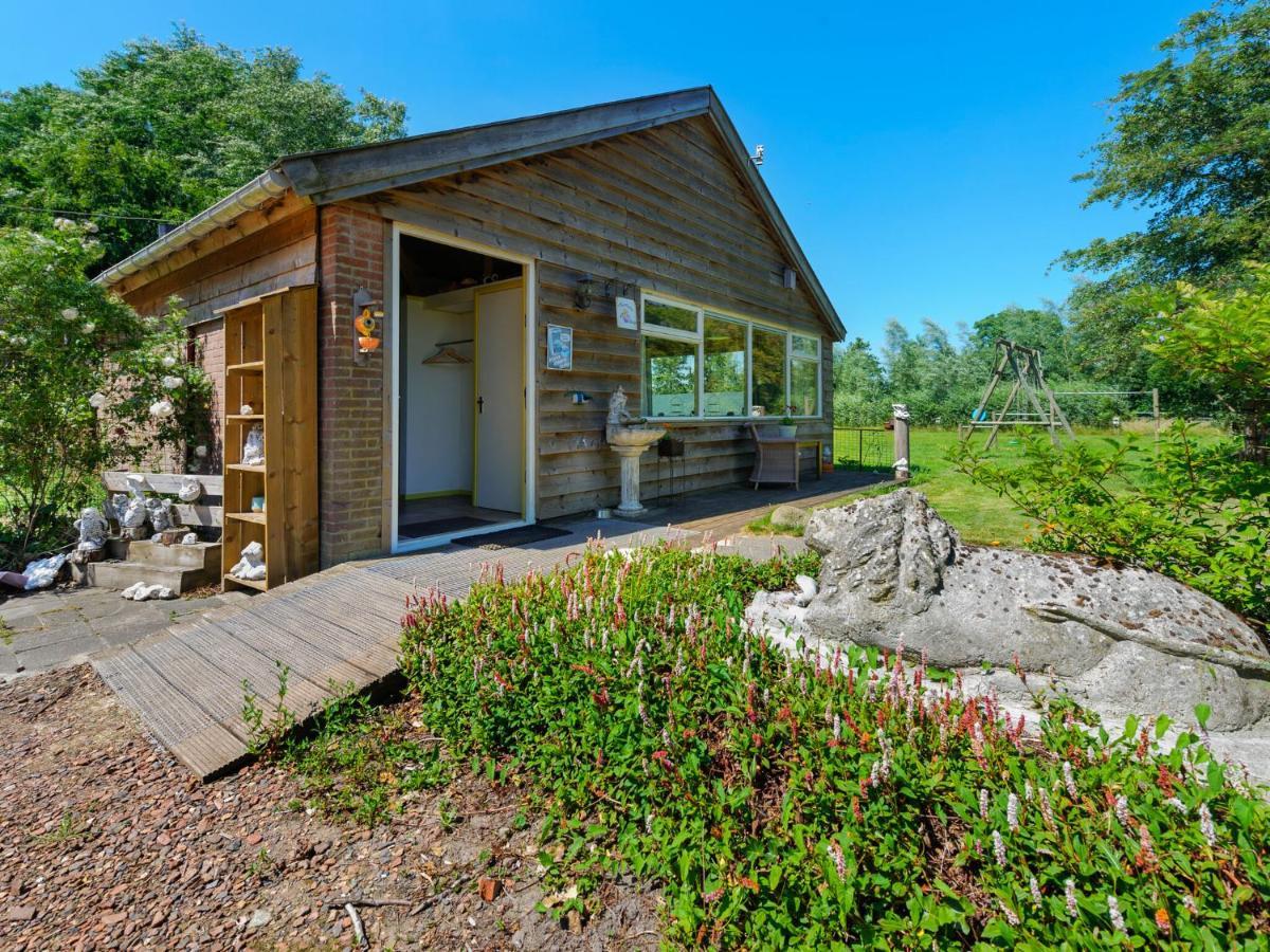 Enticing Holiday Home In Eastermar Near Burgumer Mar Lake Hoogzand Εξωτερικό φωτογραφία